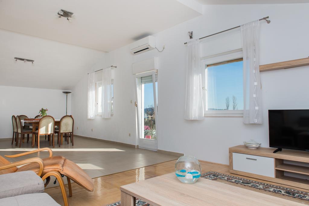 Apartments Rose Kaštela エクステリア 写真