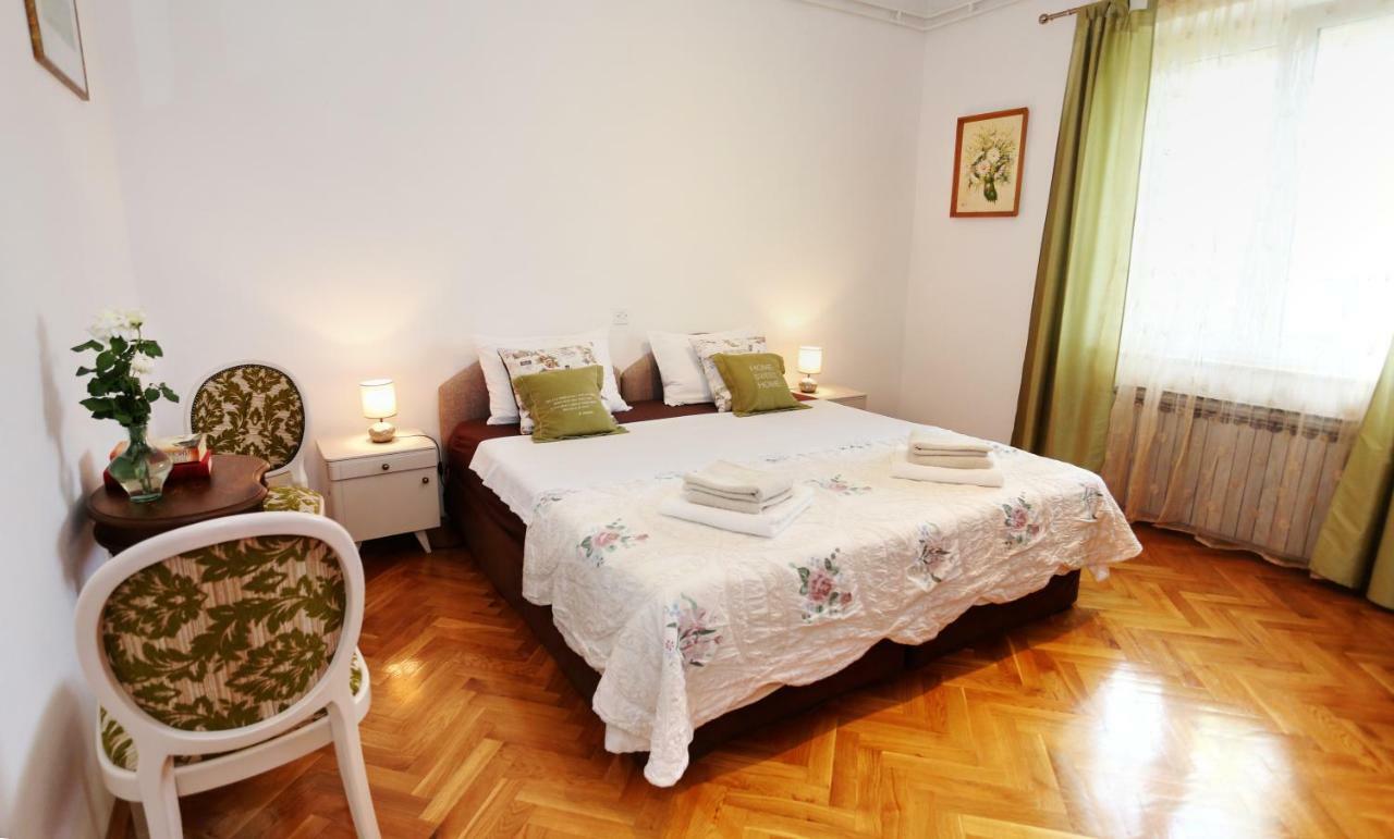 Apartments Rose Kaštela エクステリア 写真